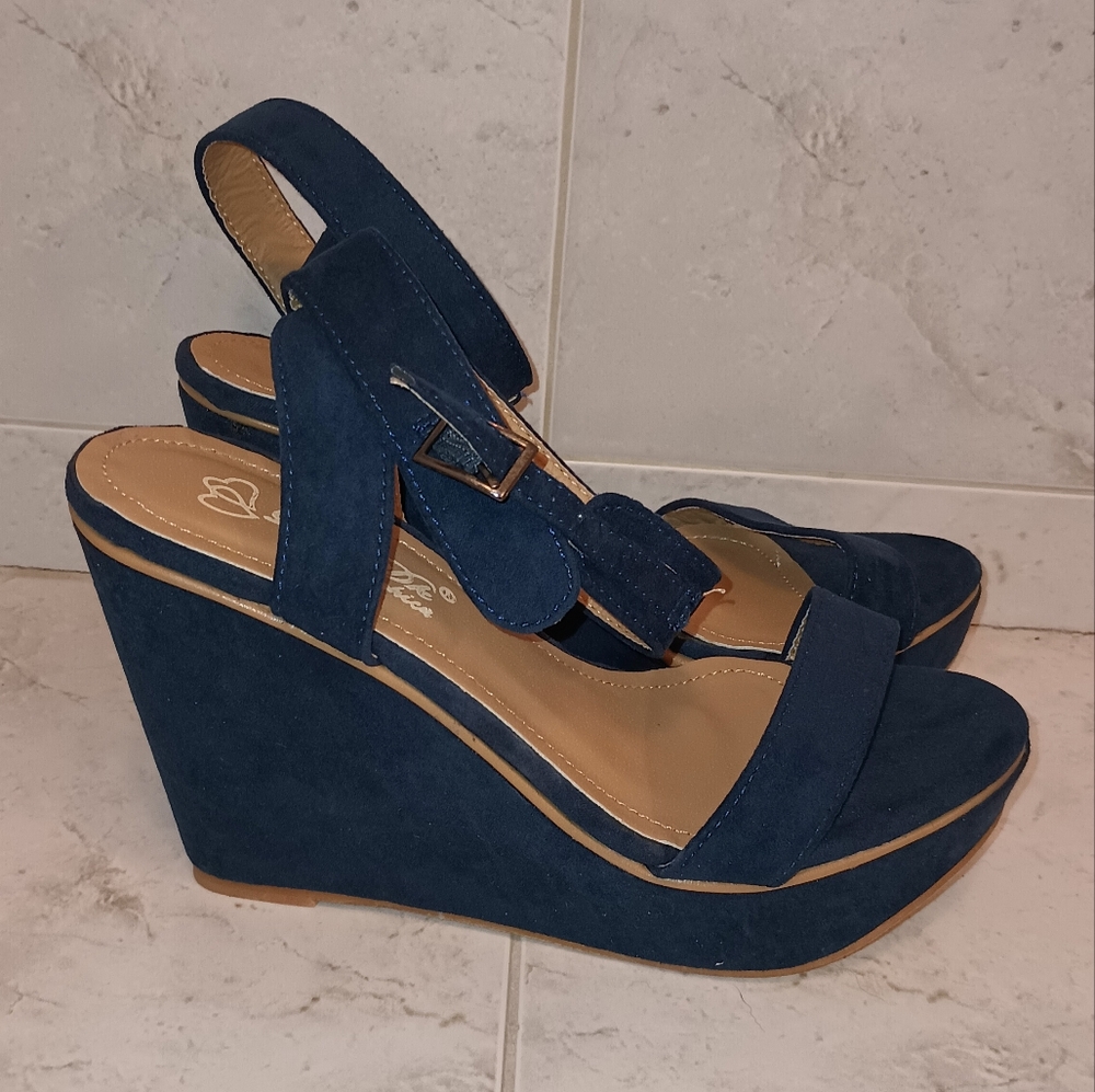 NEW in Box Navy Criss Cross Ankle Wedge Sandals Size 7